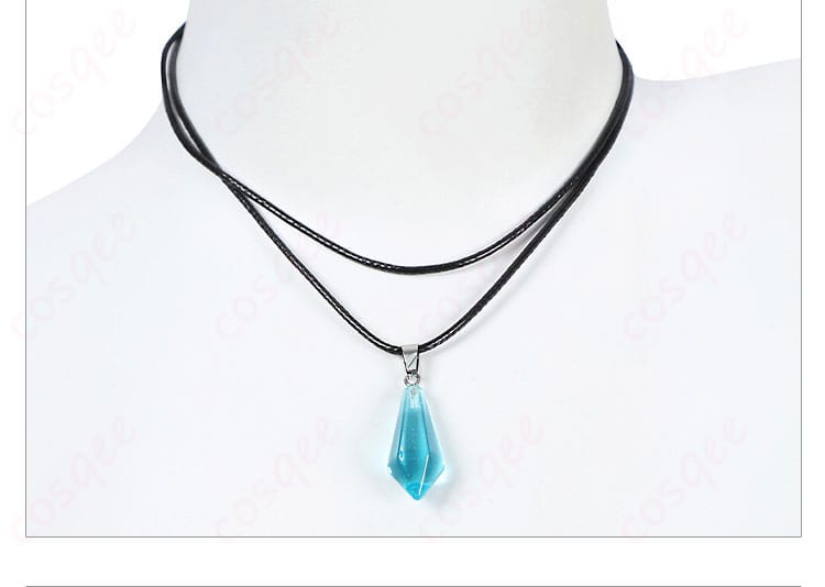 ネックレス装飾ディテール画像。ウェイレイコスプレ衣装のネックレスのデザインが見える。