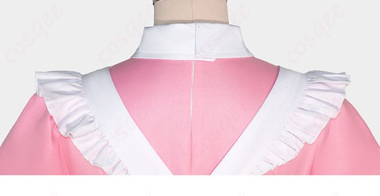 服装背面細部。メイド服の背中部分のディテールを示す画像。忠実な再現度。