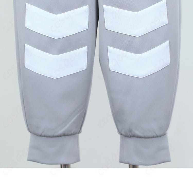 ポケモンレジェンズ ガイ コスプレ衣装のパンツ腿部装飾。キャラクターらしいディテール。