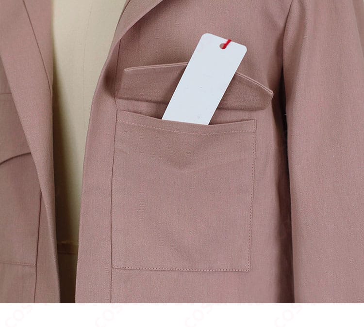 衣袋装飾ディテール。コスプレ衣装の胸ポケット部分のディテール。タウニー衣装のファッション性が伝わる一枚。