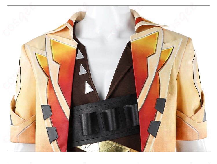 服装の襟元装飾の詳細。テホのコスプレ衣装の襟部分が丁寧に作り込まれています。