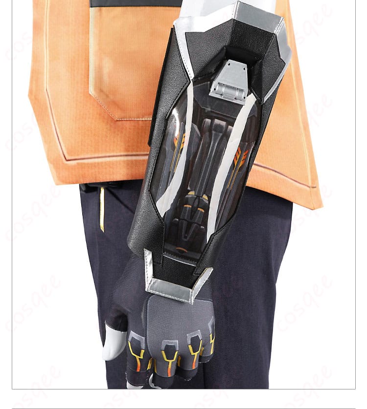 手鎧装飾細部。テホのコスプレ衣装の手鎧が細部まで丁寧に作られています。