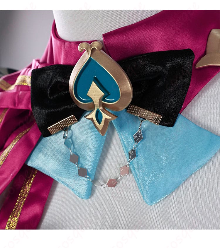 エスコフィエコスプレ衣装のネクタイ装飾の細部。精緻なデザインで、衣装全体に高級感を与える。