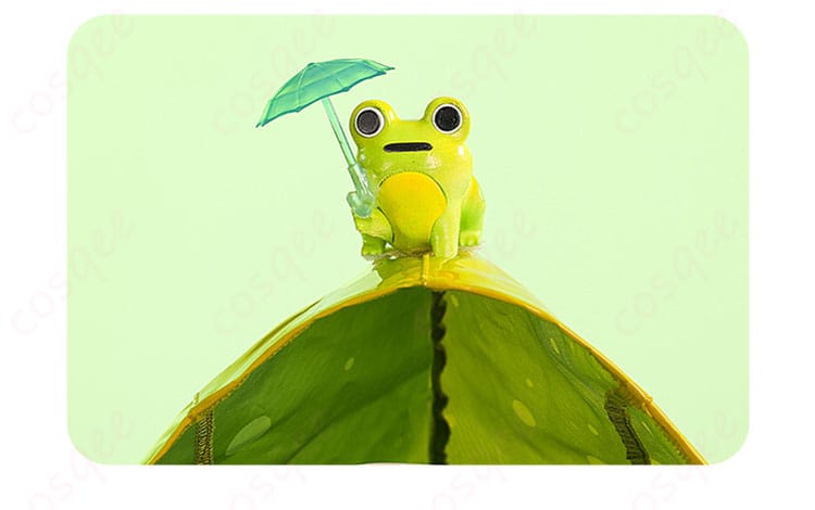 帽子青蛙装飾細部。メイのレイニー・デイ衣装に合わせた可愛らしい青蛙の帽子装飾の詳細画像。