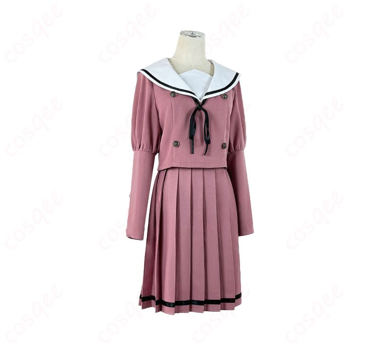 和栗薫子のコスプレ衣装の右側から見たデザイン。衣装のシルエットやディテールがよくわかります。