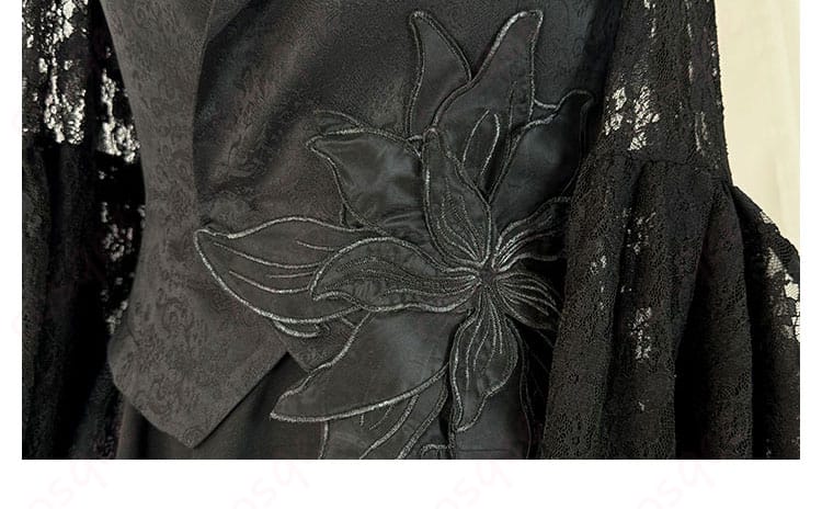 服の花の装飾ディテール。グロッタ・ストマック衣装の花の装飾部分が鮮明に映った画像。