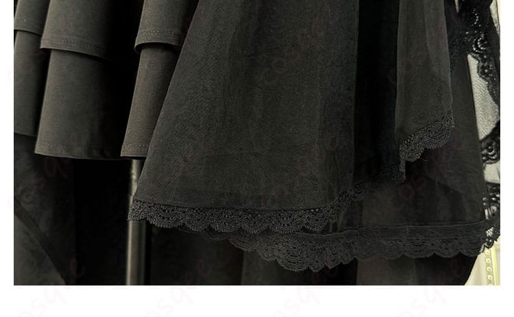 衣裾の装飾ディテール。グロッタ・ストマックコスプレ衣装の衣裾装飾が際立った画像。