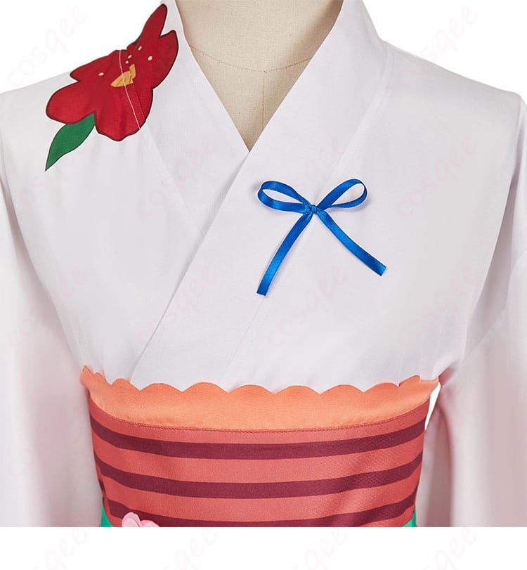 八尋寧々の浴衣コスプレ衣装の衣領装飾。細やかな刺繍とデザインが特徴。