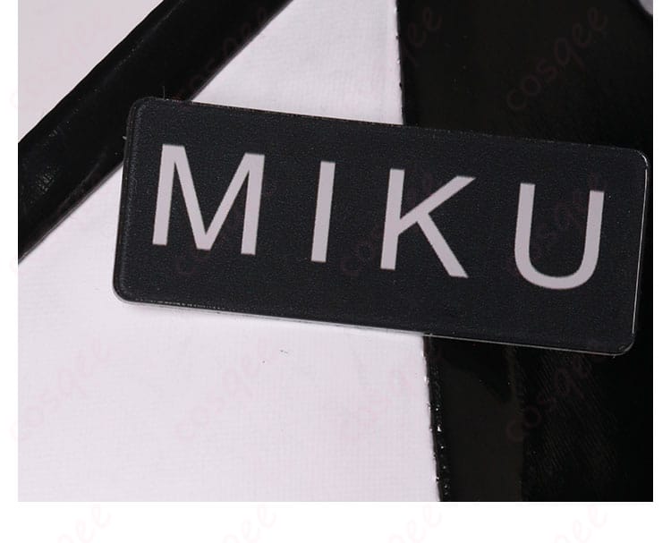 胸飾りのディテール画像 - 初音ミク バニーVer. コスプレ衣装の胸飾りのデザインと装飾が見える画像。