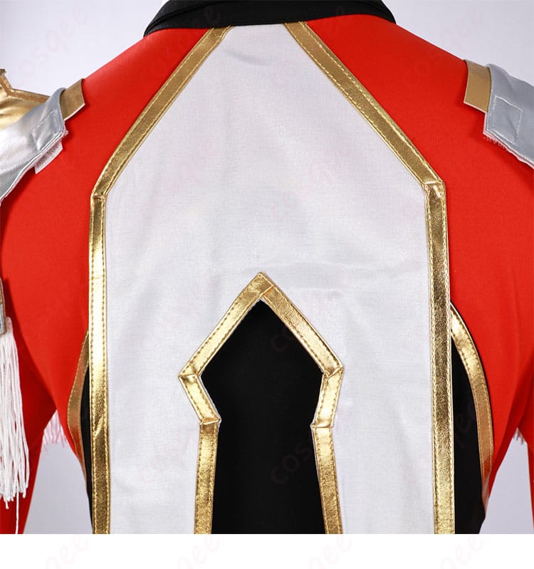 服装の背面ディテール。赤色アーマーコスプレ衣装の後ろ姿、背面ディテールの画像。