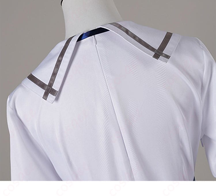 若葉睦 コスプレ衣装 月ノ森女子学園 夏服の背面装飾ディテール。リアルに再現されたキャラクター衣装の後ろ姿。