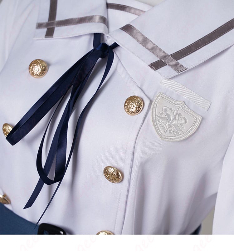 若葉睦 コスプレ衣装 月ノ森女子学園 夏服の胸飾りとリボンの詳細。美しい装飾が際立つ。