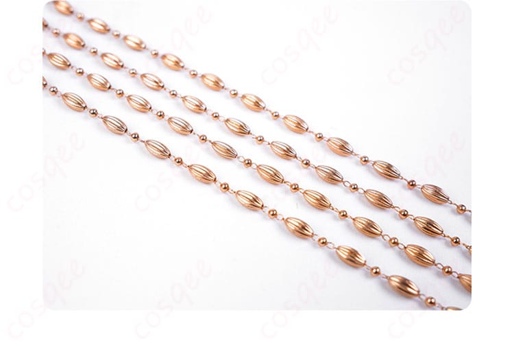 C.C. コスプレ衣装の付属アクセサリーの詳細。完璧にキャラクターを再現する装飾。