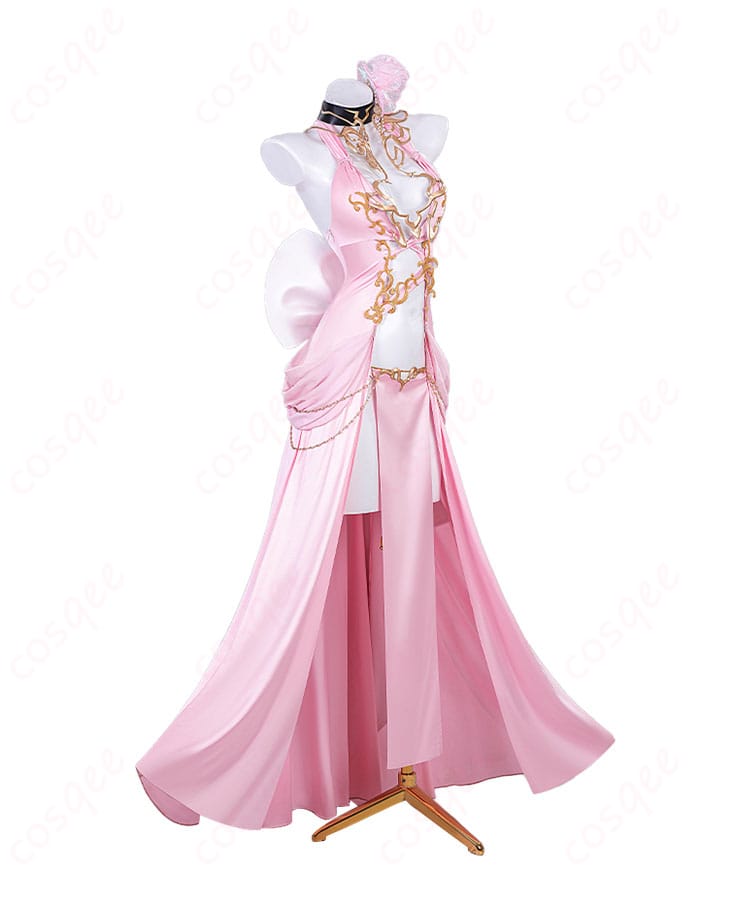 C.C. コスプレ衣装の側面のデザイン。ドレスのシルエットと腰回りの装飾が見える。