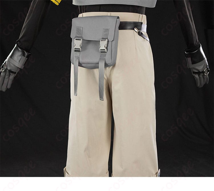 ルド コスプレ衣装の背面腰飾りのディテール。ベルトやウエストポーチの美しい仕上がりが際立っています。