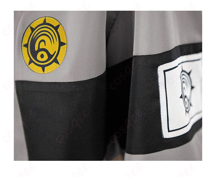 服装の柄と装飾のディテール。リヨウのコスプレ衣装の装飾細部がしっかり表現されています。