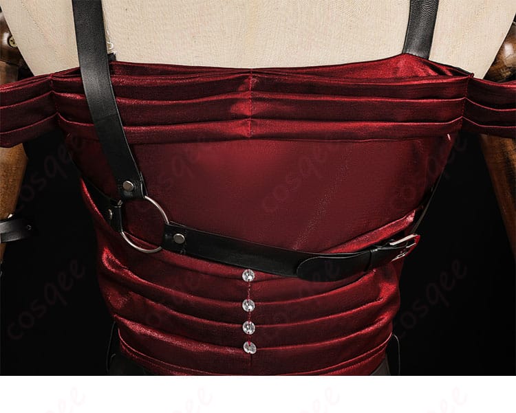 衣服の背面ディテール。麗しき暗幕コスプレ衣装の背面ディテールを再確認する画像。