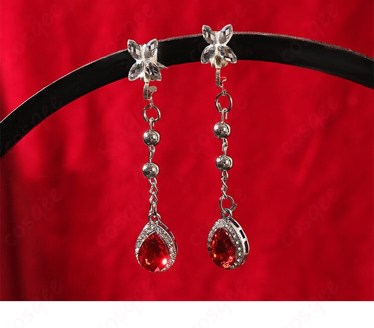 耳飾りのディテール。プレイヤーのコスプレ衣装に合わせた耳飾りのデザインがわかる画像。