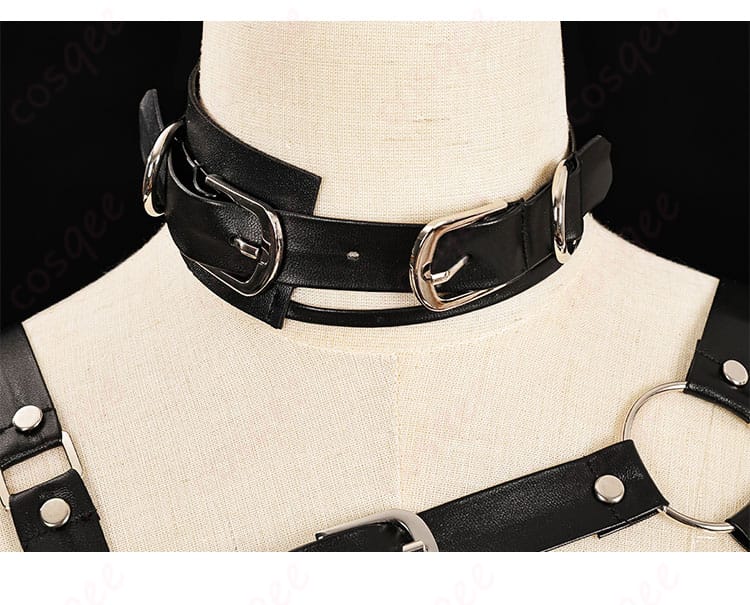 ネックレスの装飾ディテール。麗しき暗幕コスプレ衣装の美しい首元のアクセサリーを確認できます。