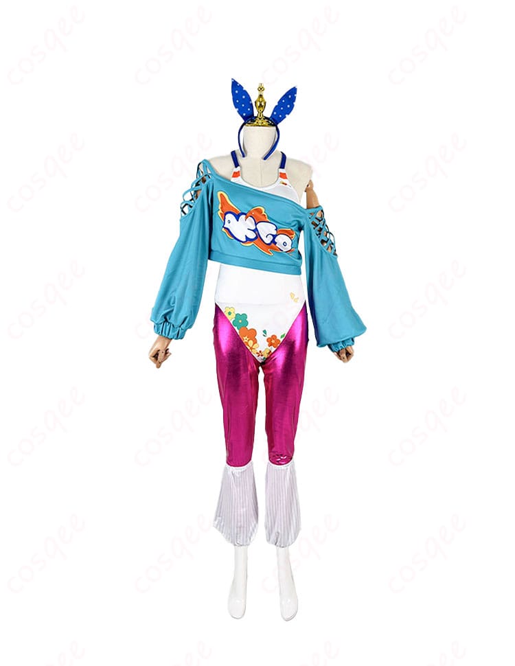 小鳥遊キアラのコスプレ衣装の正面。詳細なデザインと高品質な素材が特徴です。