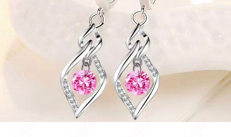 IRyS(アイリス)のブライト衣装にぴったりの耳飾りの詳細画像。繊細なデザインが魅力的。