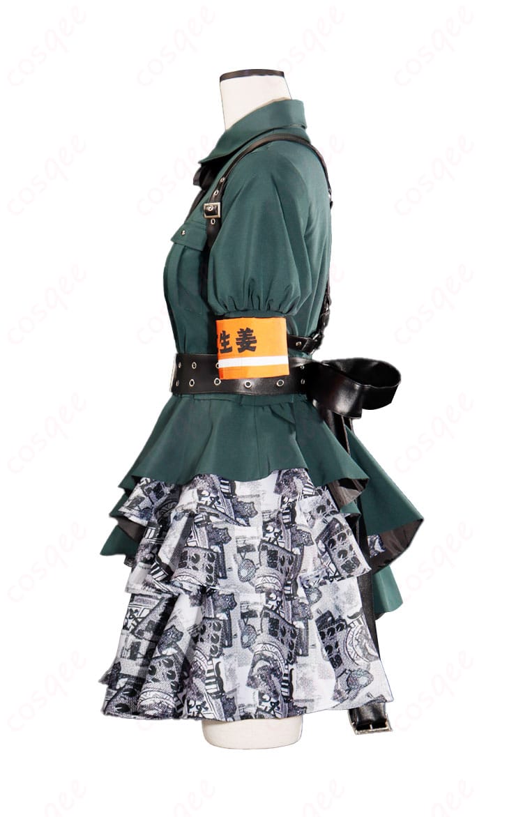 服の左側の装飾ディテール。海老塚智 コスプレ衣装のリボンとベルトの詳細。