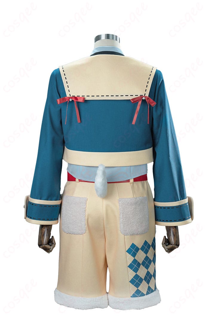 コスプレ衣装の背面写真。背中の装飾やフィット感がわかります。