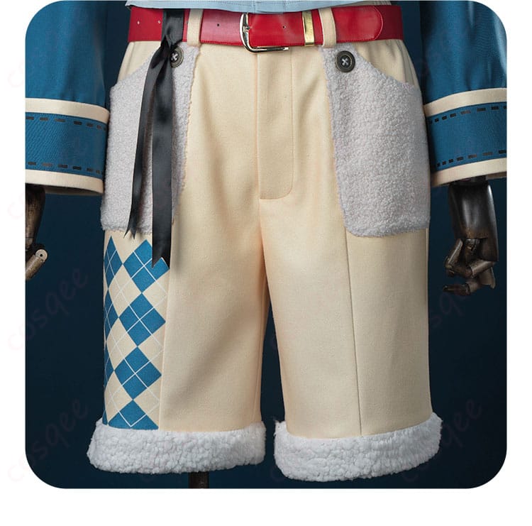 コスプレ衣装のパンツ部分の装飾。ポケットやスリムなラインがキャラクターにぴったりです。