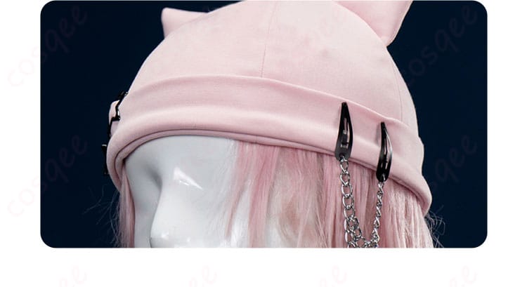 帽子装飾の詳細。悪魔バージョンのコスプレ衣装にぴったりな帽子のデザインが確認できます。