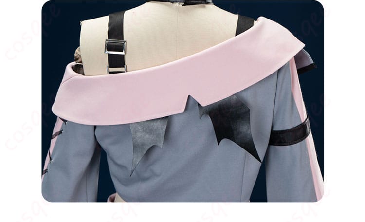 服装の背面の詳細画像。背中の装飾やデザインがしっかりと確認できます。