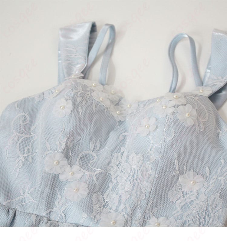 衣襟装飾の詳細図 - コスプレ衣装の衣襟部分の繊細な装飾、役柄を反映したデザイン