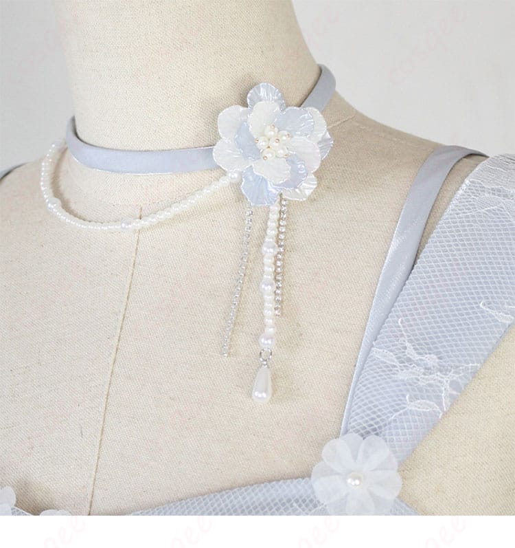 首飾り装飾の詳細図 - プレイヤーキャラクターの首飾り部分のデザイン、豪華な装飾