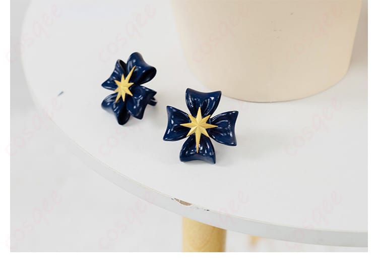 ヘルム コスプレ衣装の花朵装飾の細部。華やかなディテールで、キャラクターの魅力を引き立てる。