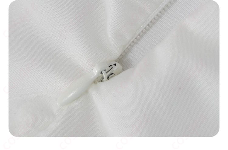 コスプレ衣装のスカートのチェーン装飾。豪華で細やかなディテールが魅力的です。