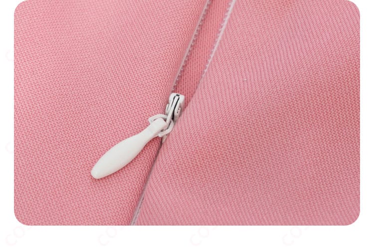 バトルコスチュームの衣服のチェーンディテール。スタイリッシュなデザインが全体のアクセントに。