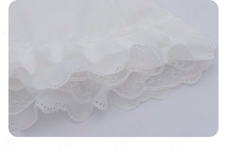 コスプレ衣装のスカート裾の蕾飾り。細かい刺繍が全体の美しさを引き立てます。