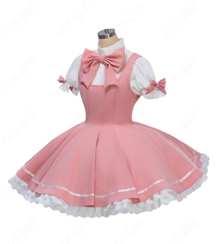 木之本桜 コスプレ衣装の横からのビュー。キャラクターの特徴的なディテールが際立っています。