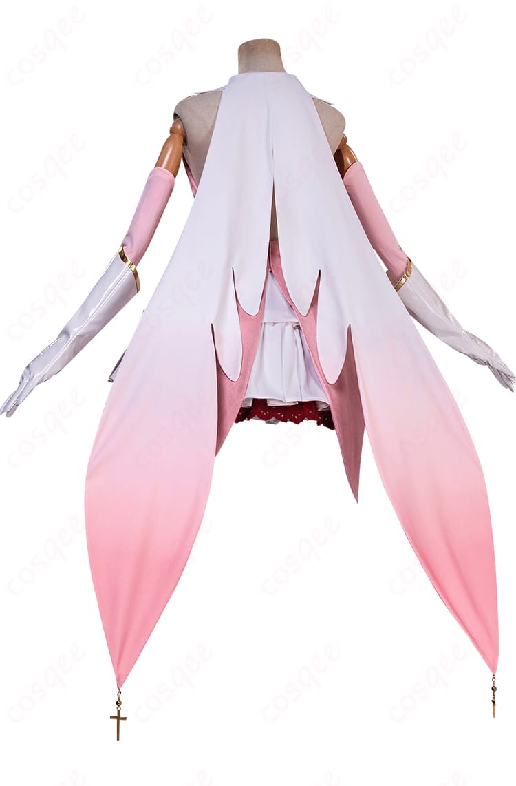 イリヤスフィール・フォン・アインツベルンのコスプレ衣装、背面のディテール。後ろ姿も完璧に再現されたデザイン。