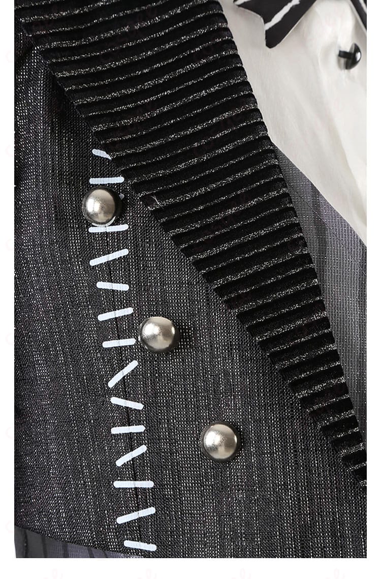 衣領装飾の詳細。ツイステッドワンダーランド ヴィル・シェーンハイトのコスプレ衣装。