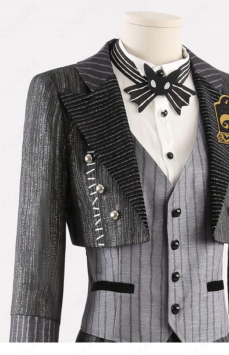 肩袖装飾の細部。ヴィル・シェーンハイト コスプレ衣装の華やかなデザイン。