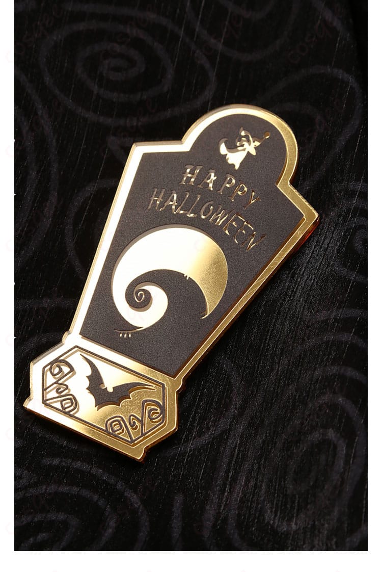 胸章装飾の細部。ツイステッドワンダーランド ヴィル・シェーンハイト コスプレ衣装。