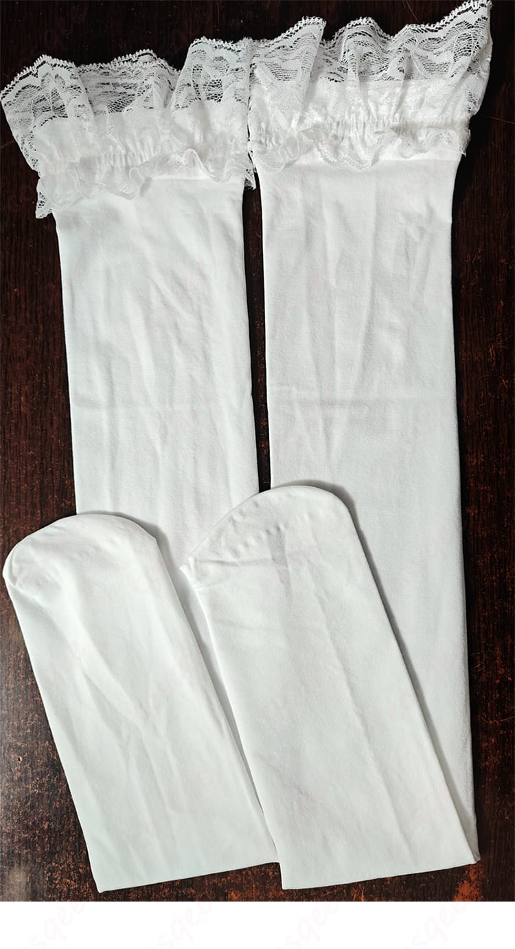 南ことり コスプレ衣装 足元のレッグウォーマー装飾ディテール。細かい装飾が施され、全体のコスプレスタイルを引き立てる。