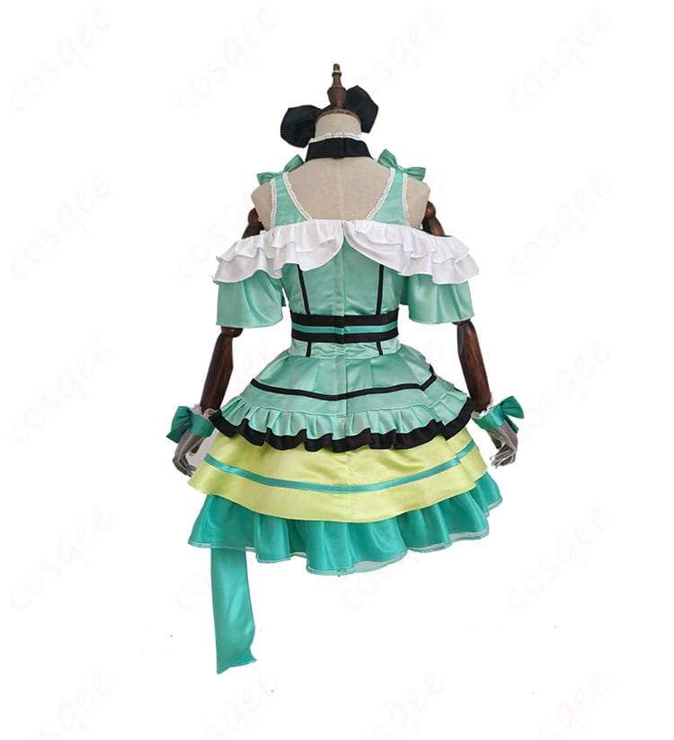 南ことり コスプレ衣装 背面画像。衣装の背中部分のデザインがしっかりと再現され、キャラクターの特徴を忠実に再現。