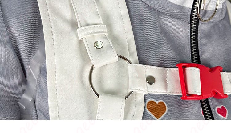 服の胸前のリボン装飾細部画像 - 弦月藤士郎 コスプレ衣装の胸元の細かなリボン装飾。個性的なデザインが魅力