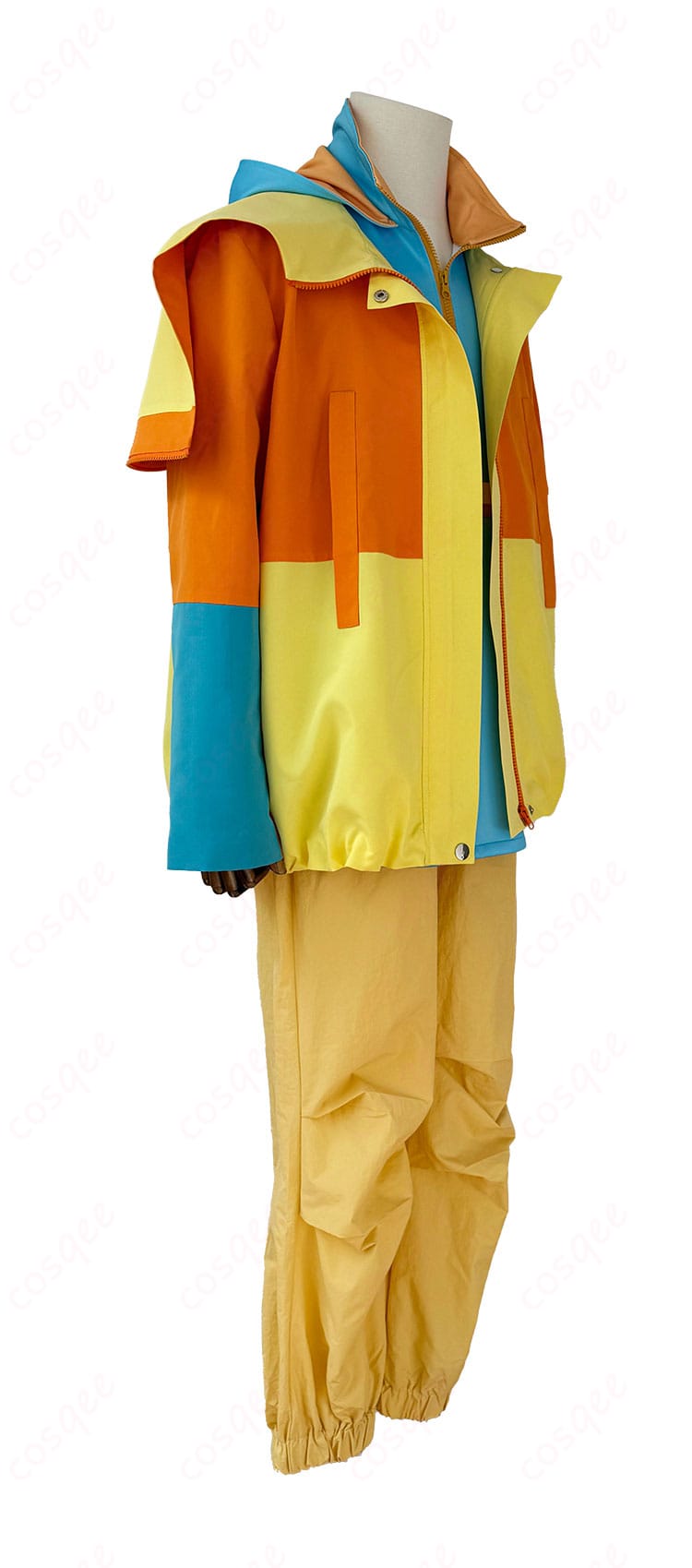 仮面ライダーガヴ ショウマ コスプレ衣装 サイドビュー。細部まで再現されたデザイン。コスプレイベントで注目を集めます。