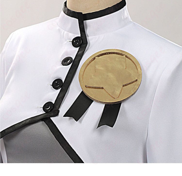 胸章の装飾細部。バトルコスチュームの胸飾りの細かいディテールをご覧ください。