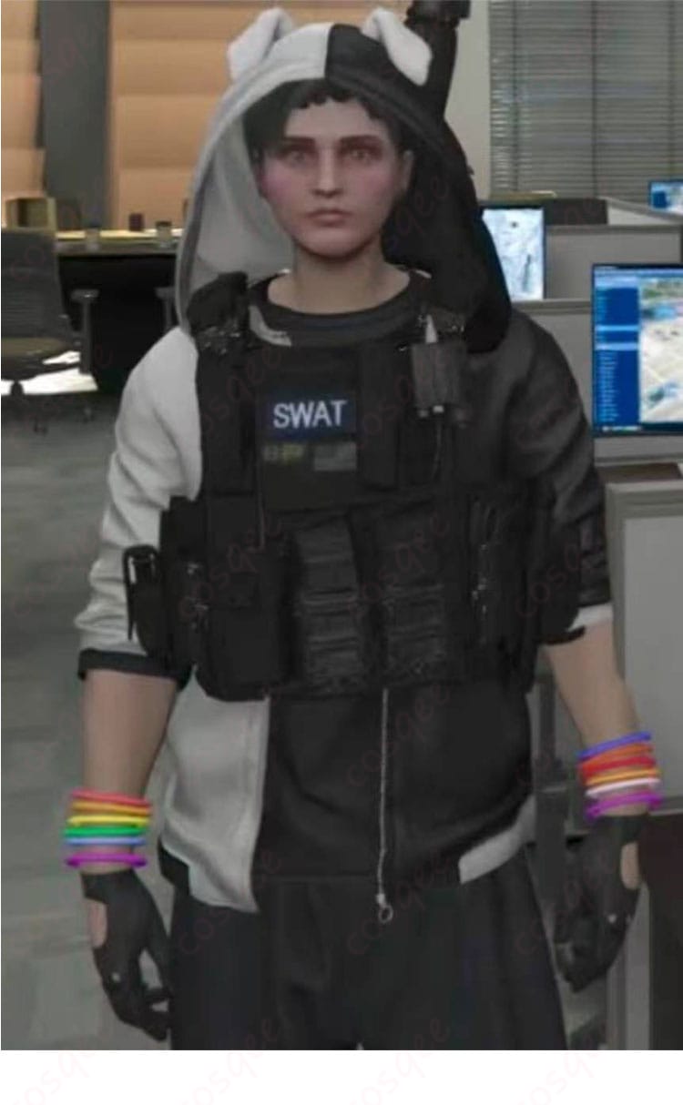 ストグラ 後藤れむのコスプレ一式を着用した全身イメージ。犬耳・白黒パーカー・SWATベストのセットでクールに再現。オーダーメイド対応。