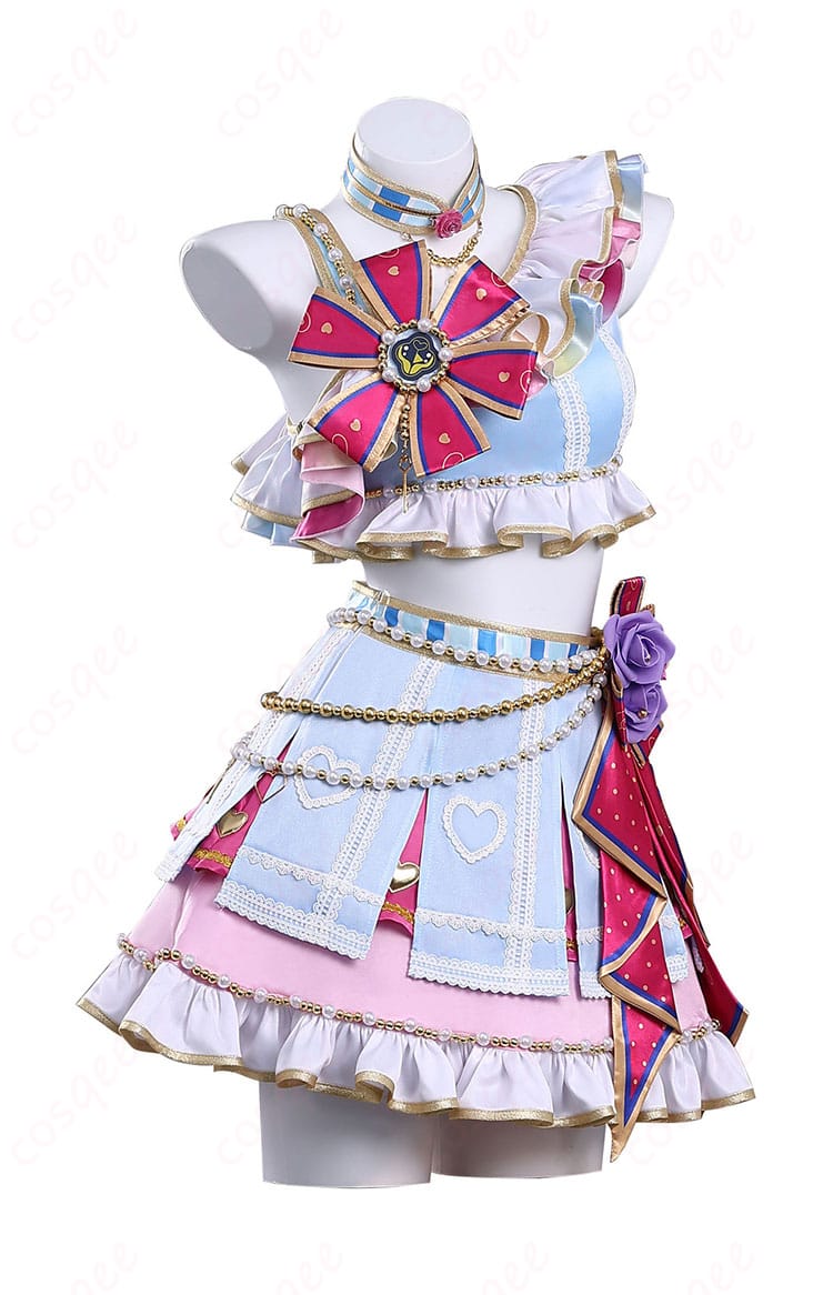 霧矢あおい ドリーミーキーチアコーデ 側面。立体的なシルエットとサイド装飾のラインを確認。