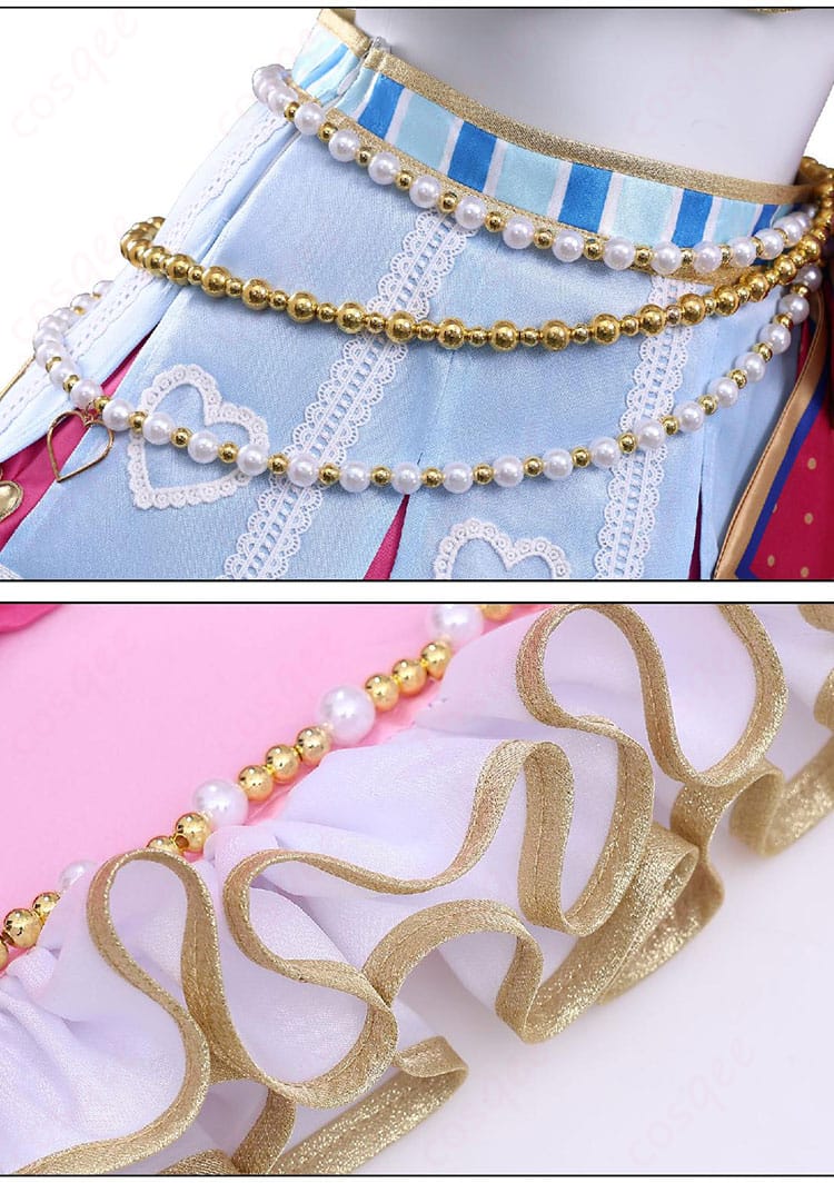 腰から裾の装飾。動きに合わせて映えるリボンとフリルのレイヤー感。