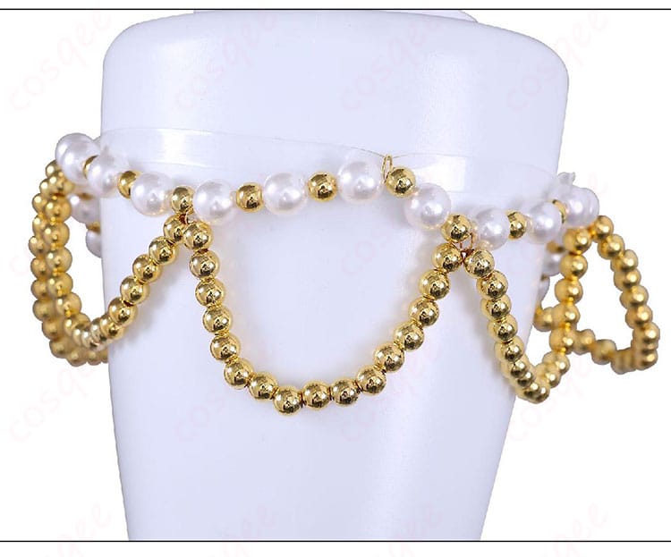 脚部装飾アップ。動きやすさと視覚的な華やかさを両立したデザイン。